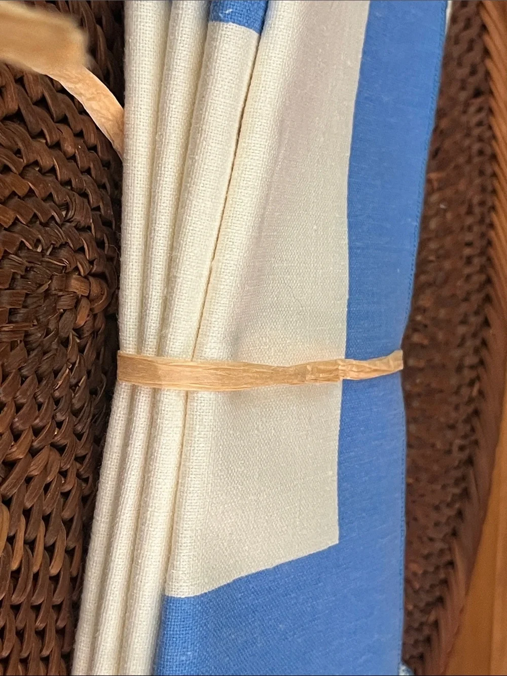 Set of 4-Vintage Bob von Allen,100% Cotton Napkins- Sky Blue & Cream. New!